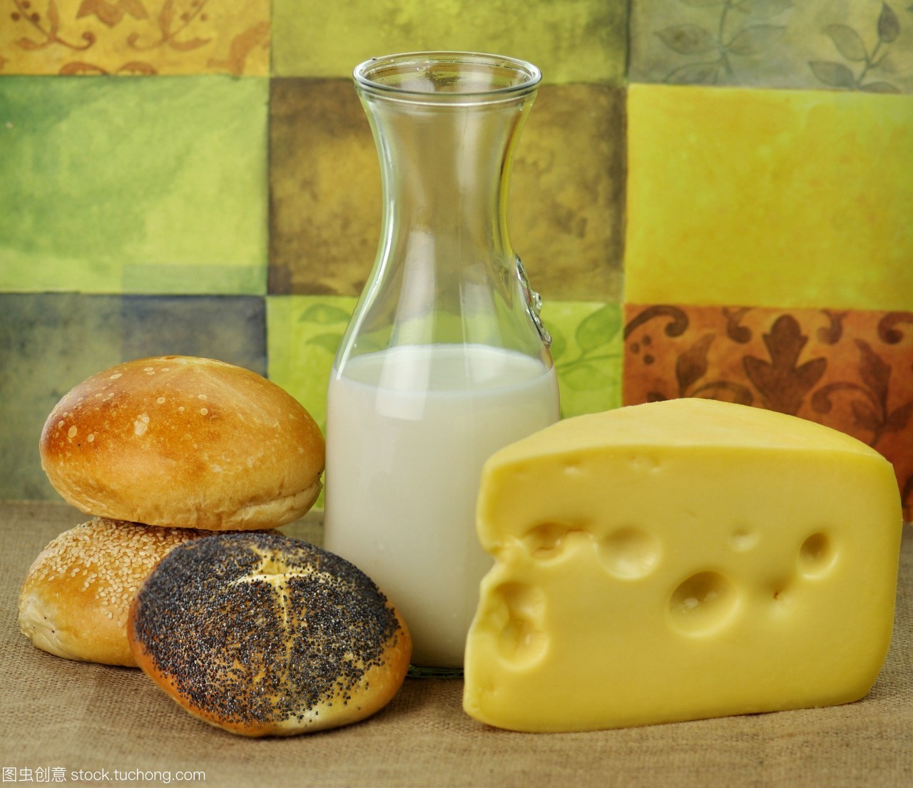 乳制品安排——牛奶,奶酪和面包卷